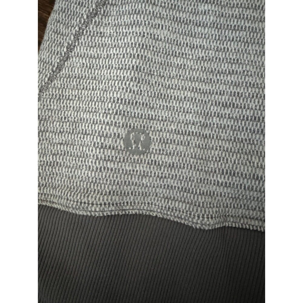 Lululemon Runderful 1/2 zip pullover - size 2 - Picture 5 of 6